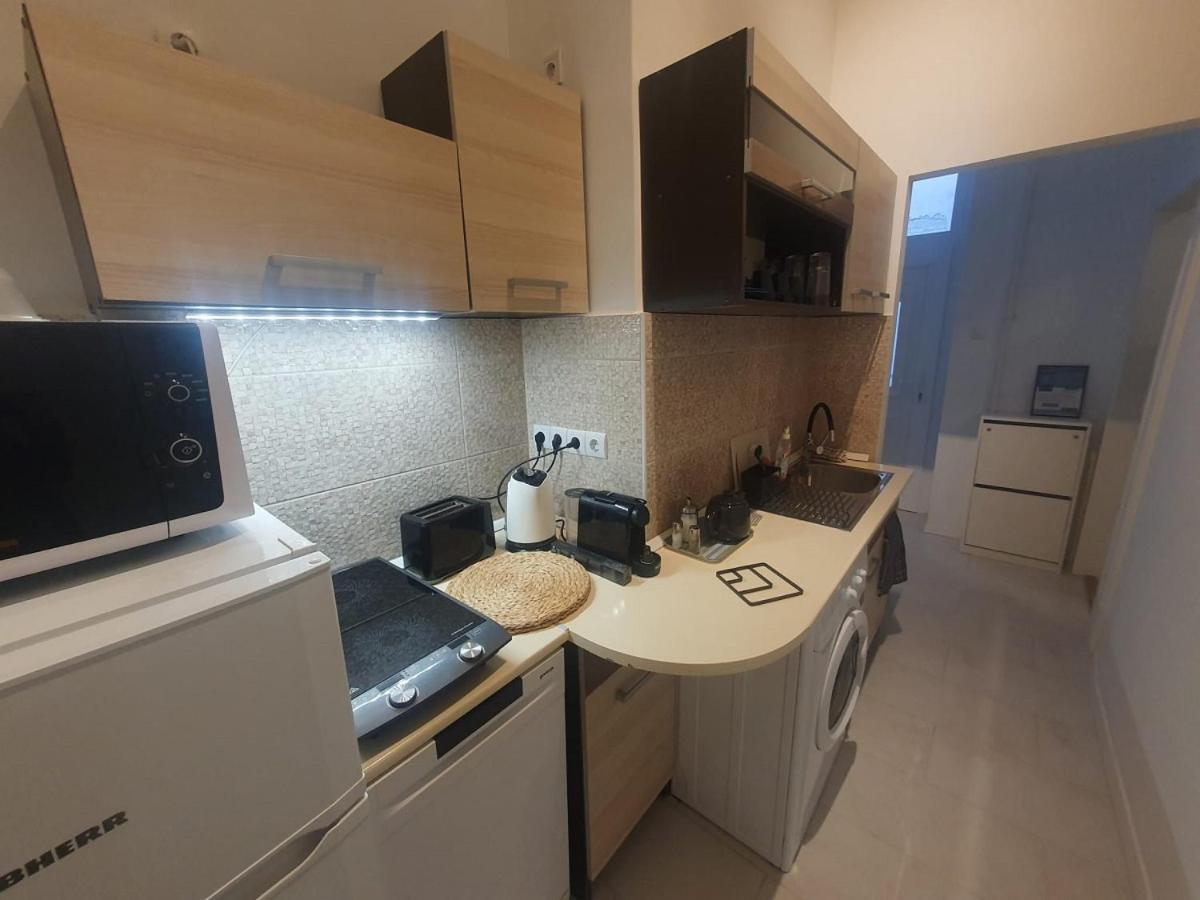 Petofi Apartment With Air Condition Budapest Exteriör bild