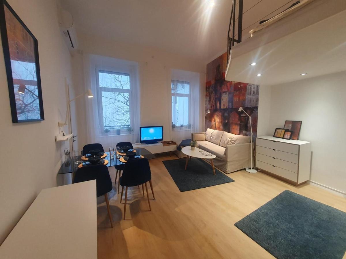 Petofi Apartment With Air Condition Budapest Exteriör bild