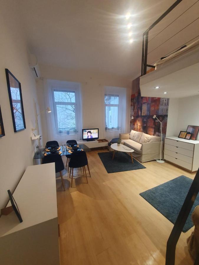 Petofi Apartment With Air Condition Budapest Exteriör bild